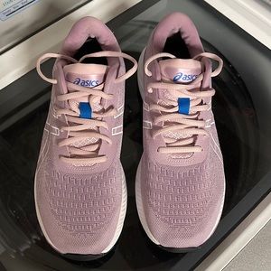 ASICS Geo Excite 9 womens size 11 only worn a few times